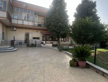 Facciata - Quadrilocale in Vendita in Via Vecchia Lavorate 47 a Sarno