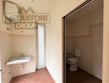 Bagno - Locale commerciale in Vendita in Traversa ? di Viale San Concordio a Lucca