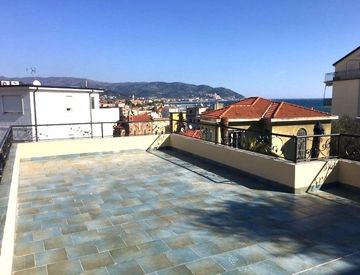 Terrazza - Villetta a schiera in Vendita in Via Sant'Elmo a Diano Marina
