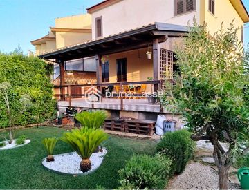 Foto 1 di 24 - Casa bifamiliare, trifamiliare in Vendita in zona Modica Sorda a Modica