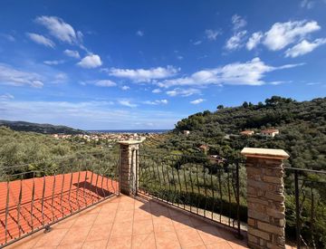 Terrazza - Casa bifamiliare, trifamiliare in Vendita in Strada Colla dei Rossi 32 a Diano Marina
