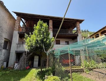 Foto 1 di 18 - Rustico, casale in Vendita in Via delle Scuole 5 a Borgosesia