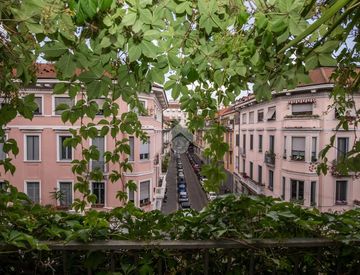 Foto 1 di 48 - Quadrilocale in Vendita in Via Ciro Menotti 25 a Milano