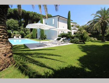 Piscina - Villa in Vendita in Via Dalmazia a Forte dei Marmi