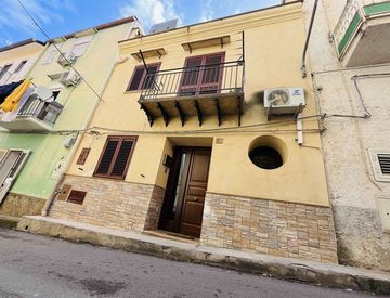 Vista - Casa indipendente in Vendita in Via Salvatore Cipolla 31 a Campofelice di Roccella