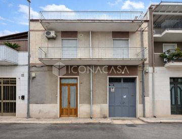 Facciata - Trilocale in Vendita in Via Carlo Broschi a Andria