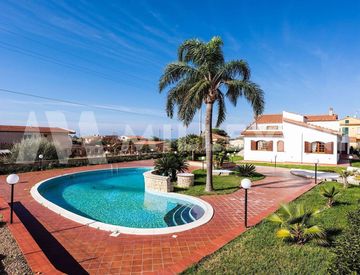 Piscina - Villa in Vendita in Via Cerasella 8 a Ragusa