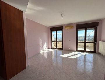 Stanza - Quadrilocale in Vendita in zona Sala a Catanzaro