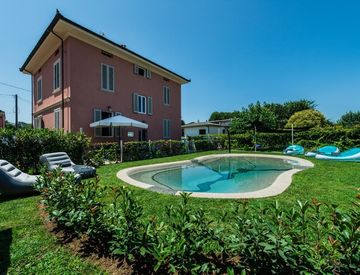 Piscina - Bed & Breakfast in Vendita in Via Pesciatina a Lucca