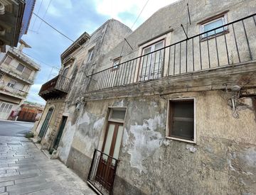 Foto 1 di 10 - Casa bifamiliare, trifamiliare in Vendita in Via Vaina a Modica