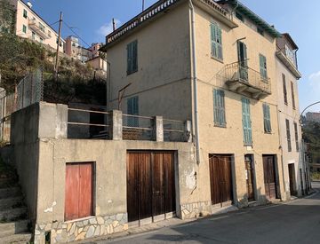 Foto 1 di 33 - Villetta a schiera in Vendita in genova 1 a Perinaldo