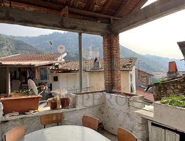 Terrazza - Quadrilocale in Vendita in Via San Bernardo a Dolceacqua