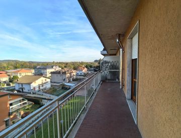 Terrazza - Trilocale in Vendita in Via Ducale 19 a Serravalle Sesia
