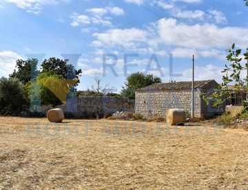 Giardino - Rustico, casale in Vendita in Via roma 1 a Modica