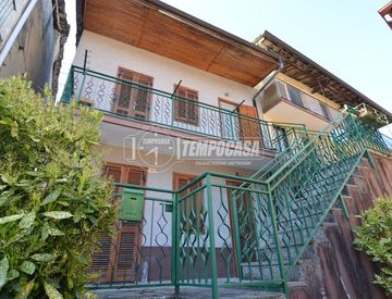 Facciata - Casa indipendente in Vendita in Frazione Villa 41 a Traves