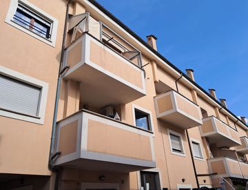 Foto 1 di 9 - Trilocale in Vendita in Via degli Arroni 109 a Terni