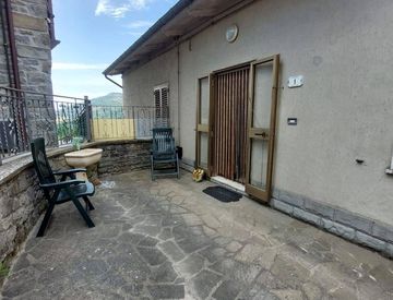 Terrazza - Villetta a schiera in Vendita in Via della Rocca 1 a Chiusi della Verna