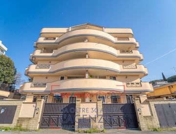 Vista - Bilocale in Vendita in Via Cecilia Deganutti 16 a Roma