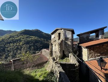 Foto 1 di 38 - Rustico, casale in Vendita in Via Angeli 54 B a Apricale