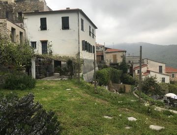 Foto 1 di 64 - Appartamento in Vendita in Via Revelli a Prelà