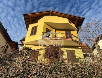 Facciata - Casa indipendente in Vendita in Via Ceratello a Costa Volpino