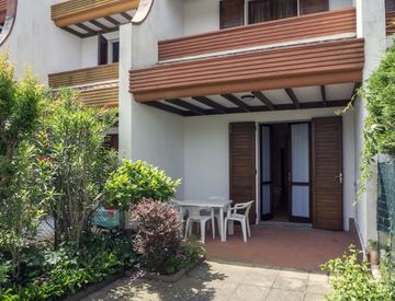 Facciata - Villetta a schiera in Vendita in Viale Stati Uniti D'America 11 a Comacchio