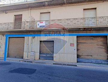 Foto 1 di 78 - Casa bifamiliare, trifamiliare in Vendita in Via Forlanini 2 a Comiso