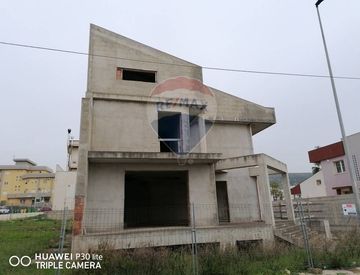 Foto 1 di 29 - Casa bifamiliare, trifamiliare in Vendita in zona Centro a Comiso