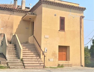 Foto 1 di 29 - Quadrilocale in Vendita in Viale Stazione 5 a San Sostene