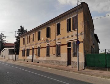 Foto 1 di 35 - Casa bifamiliare, trifamiliare in Vendita in Via Trento 13 a Vercelli