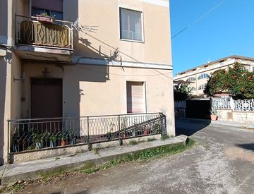 Foto 1 di 8 - Trilocale in Vendita in Via Angitola 29 a Catanzaro