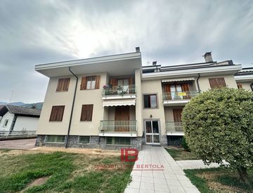 Facciata - Quadrilocale in Vendita in Piazza Papa Giovanni XXIII 5 a Dronero
