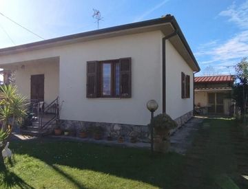 Villa in Vendita in Via Arezzo a Massa 120mq Casa.it