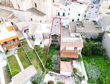 Foto 1 di 14 - Villetta a schiera in Vendita in Via Fratelli Bandiera a Ispica