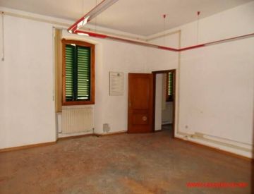 Foto 1 di 11 - Ufficio in Vendita in Via Roma a Montevarchi