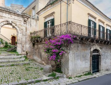 Foto 1 di 28 - Casa indipendente in Vendita in Corso Giuseppe Garibaldi a Modica