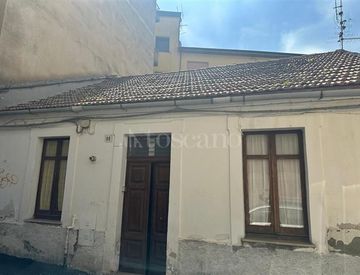 Foto 1 di 8 - Casa indipendente in Vendita in Via Vincenzo Ambrosio a Catanzaro
