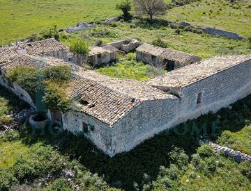 Foto 1 di 35 - Rustico, casale in Vendita in principale 1 a Modica