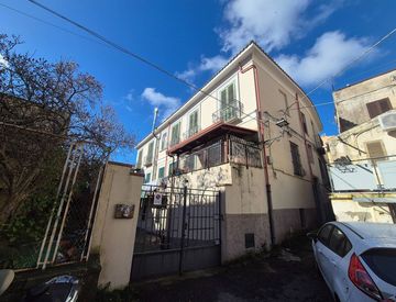 Facciata - Quadrilocale in Vendita in Via Maddalena 3 a Catanzaro