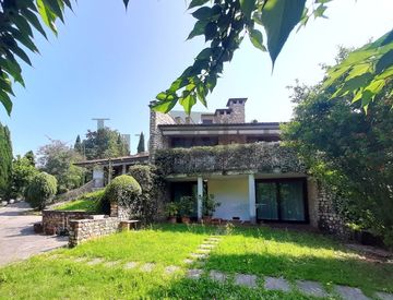 Facciata - Villa in Vendita in Via Onacrog 497 a Lucca