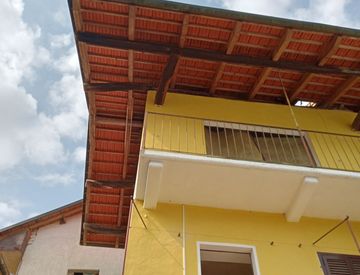 Foto 1 di 20 - Casa indipendente in Vendita in Via San Grato 63 a Serravalle Sesia