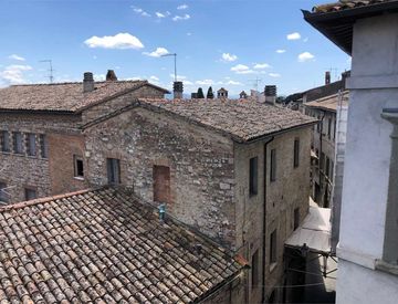 Foto 1 di 19 - Quadrilocale in Vendita in Via di Santa Prassede 45 a Todi