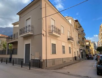 Vista - Ufficio in Affitto in Via Francesco Petrarca a Castellammare di Stabia