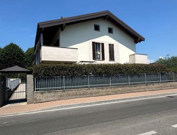 Facciata - Bilocale in Vendita in Via Fratelli Cervi 45 a Trezzano Rosa