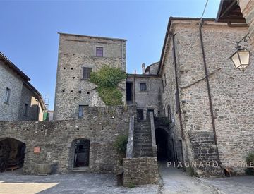 Facciata - Rustico, casale in Vendita in Via Ponticello 33 a Filattiera