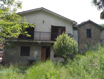 Facciata - Casa indipendente in Vendita in zona Centro a Civitella Roveto