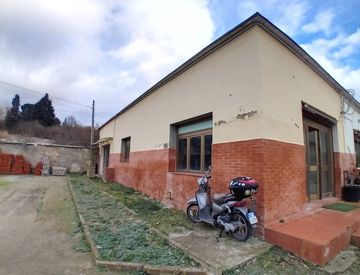 Facciata - Locale commerciale in Vendita in zona Firenze Sud, Monteripaldi, Ponte a Ema a Firenze