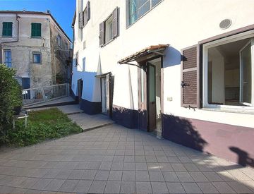 Foto 1 di 29 - Quadrilocale in Vendita in Via Ruffini 1 a Dolcedo