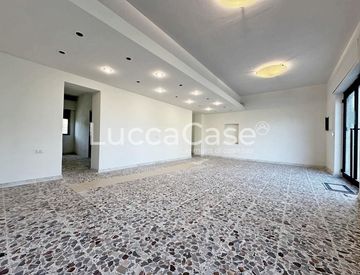 Stanza - Locale commerciale in Vendita in Via della Libertà a Capannori