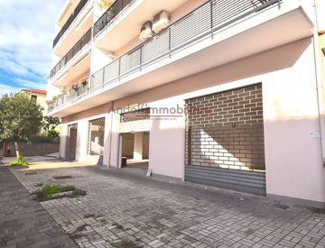 Facciata - Locale commerciale in Vendita in Via Della Provincia a Itri